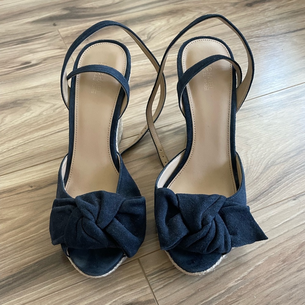 Michael Kors size Navy Blue/tan 7.5 heels
